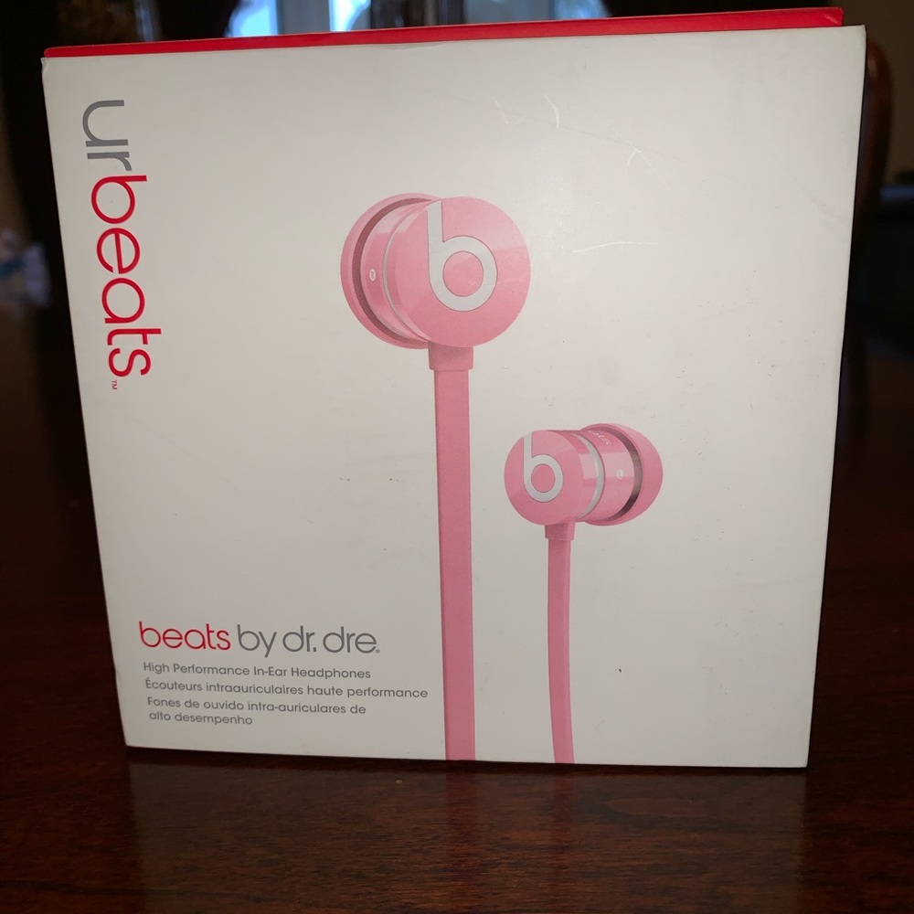 Nicki Minaj Beats by Dre headphones